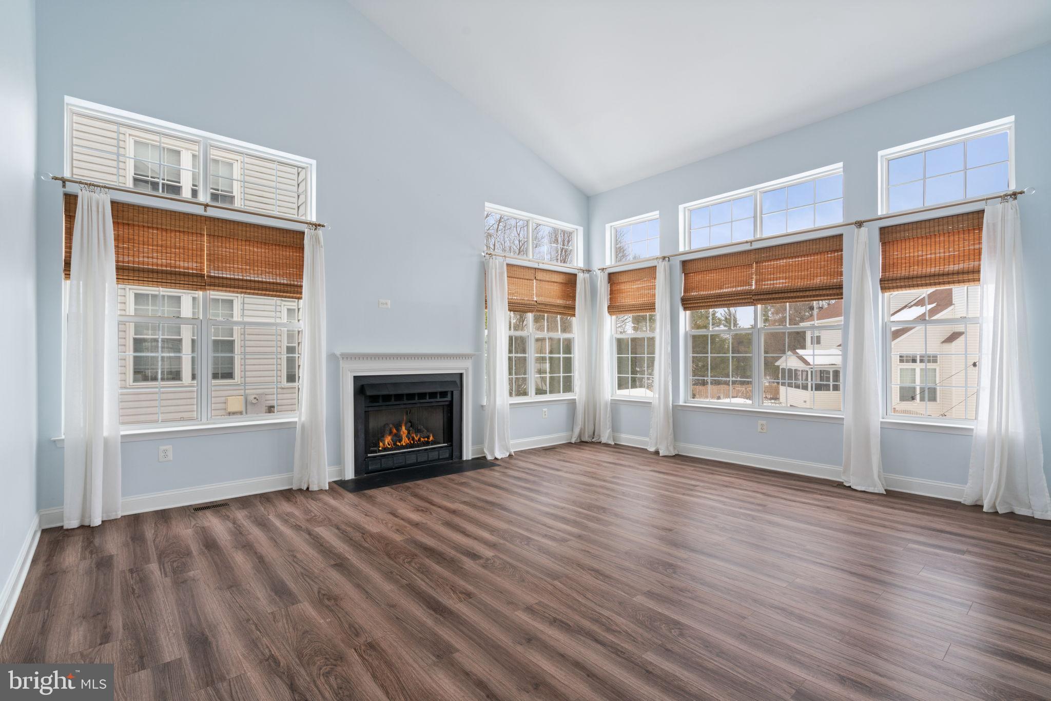 POTOMAC CROSSING - Residential