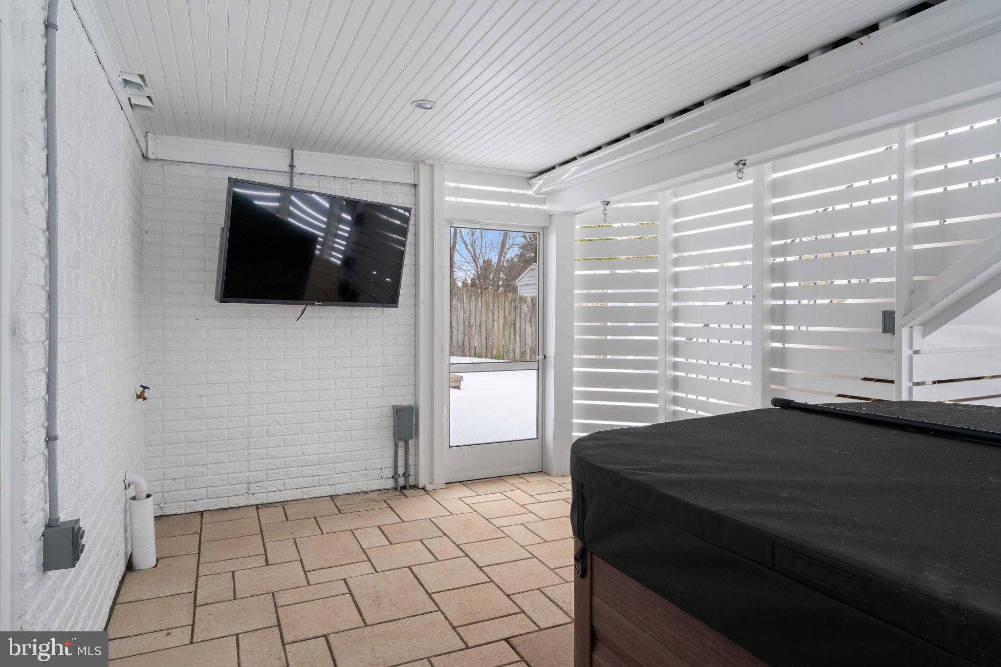 POTOMAC CROSSING - Residential