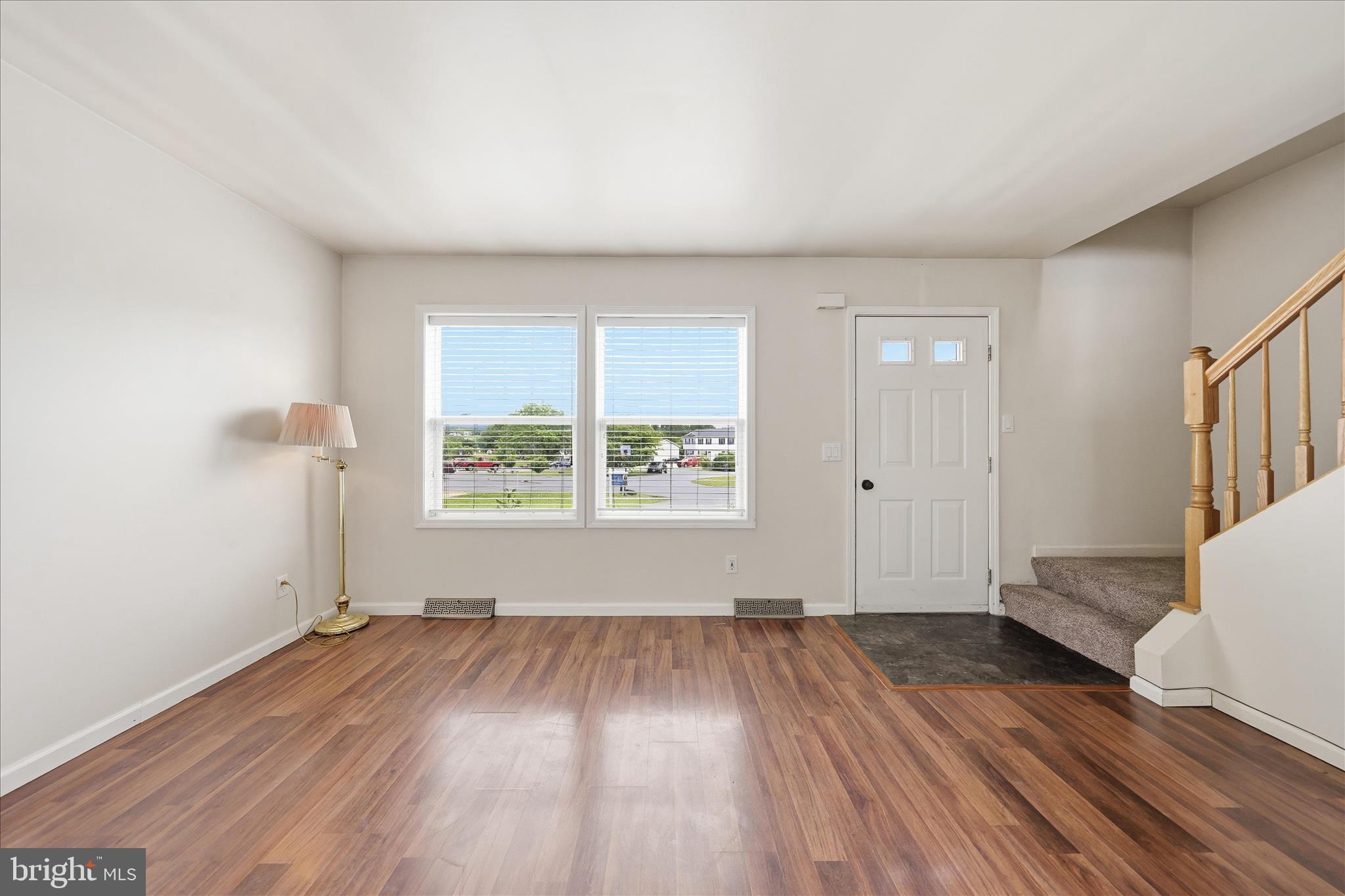 8757 KINGS ROAD