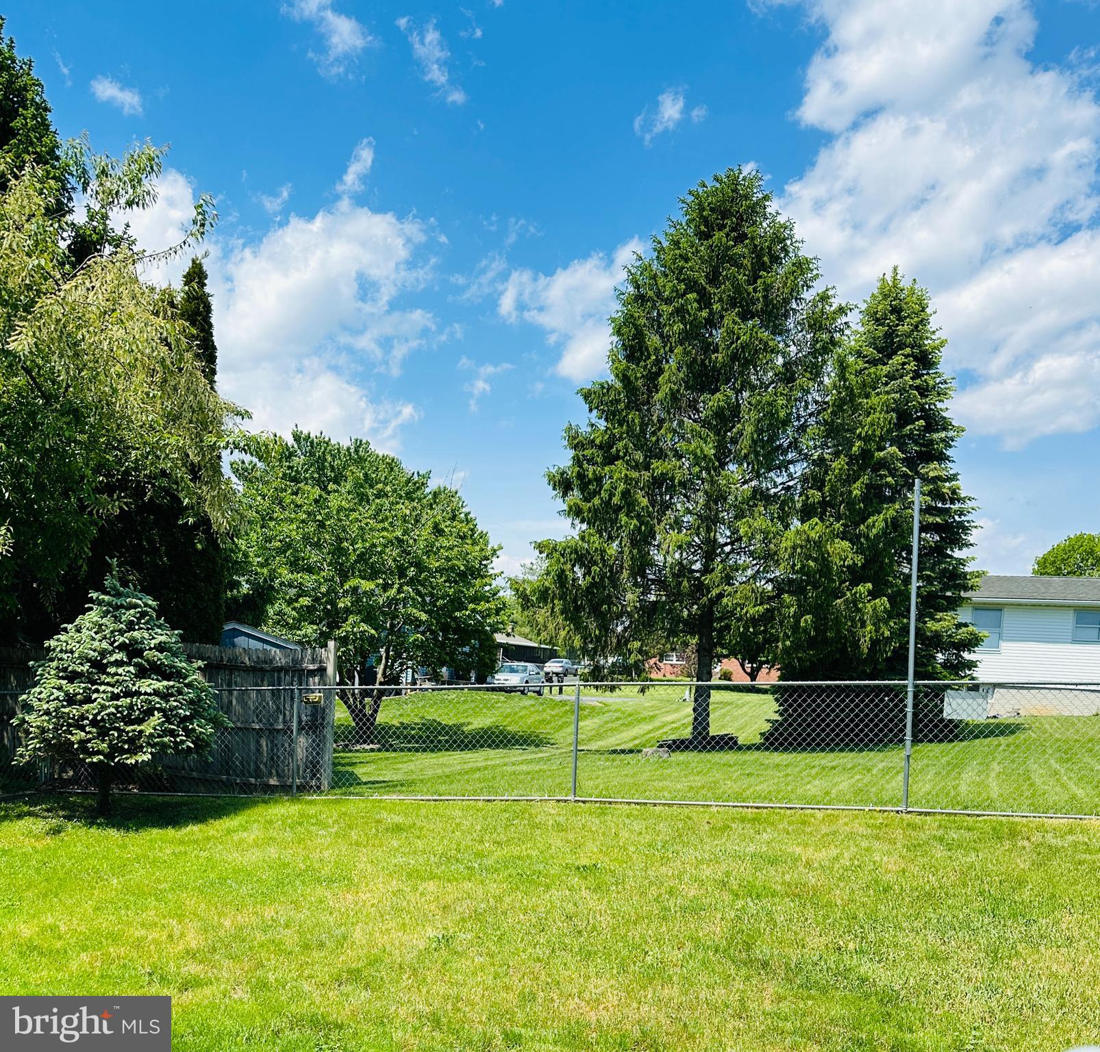 8757 KINGS ROAD