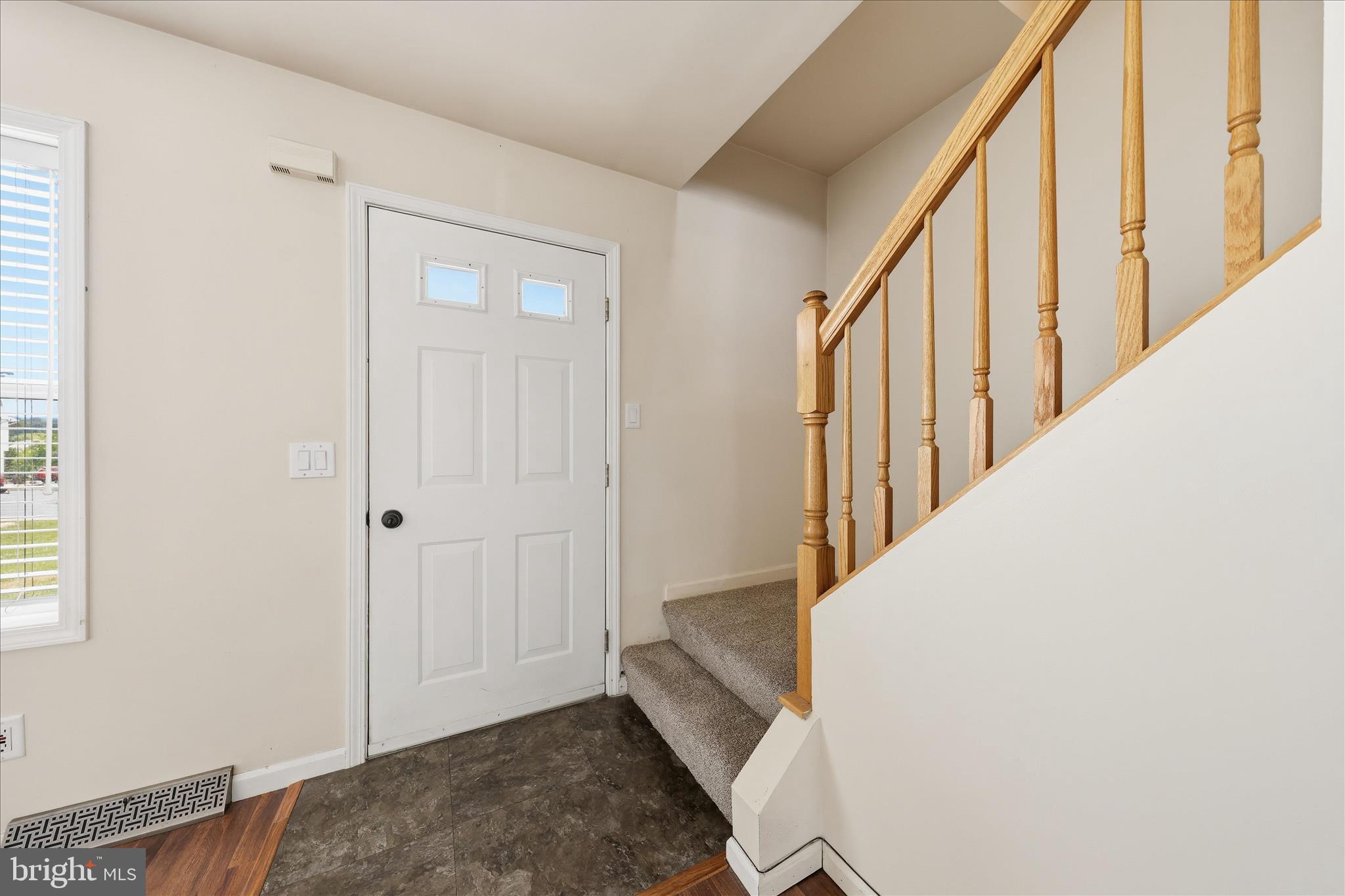 8757 KINGS ROAD