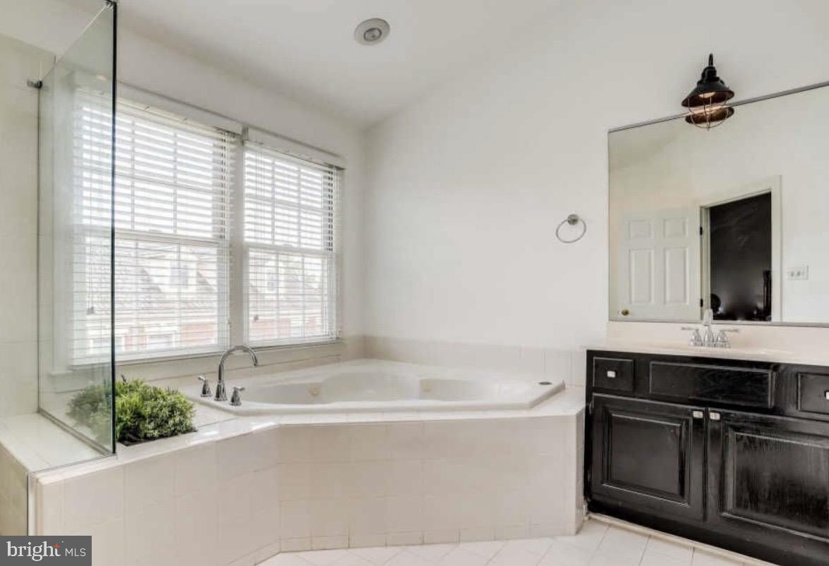 BARCROFT MEWS - Residential