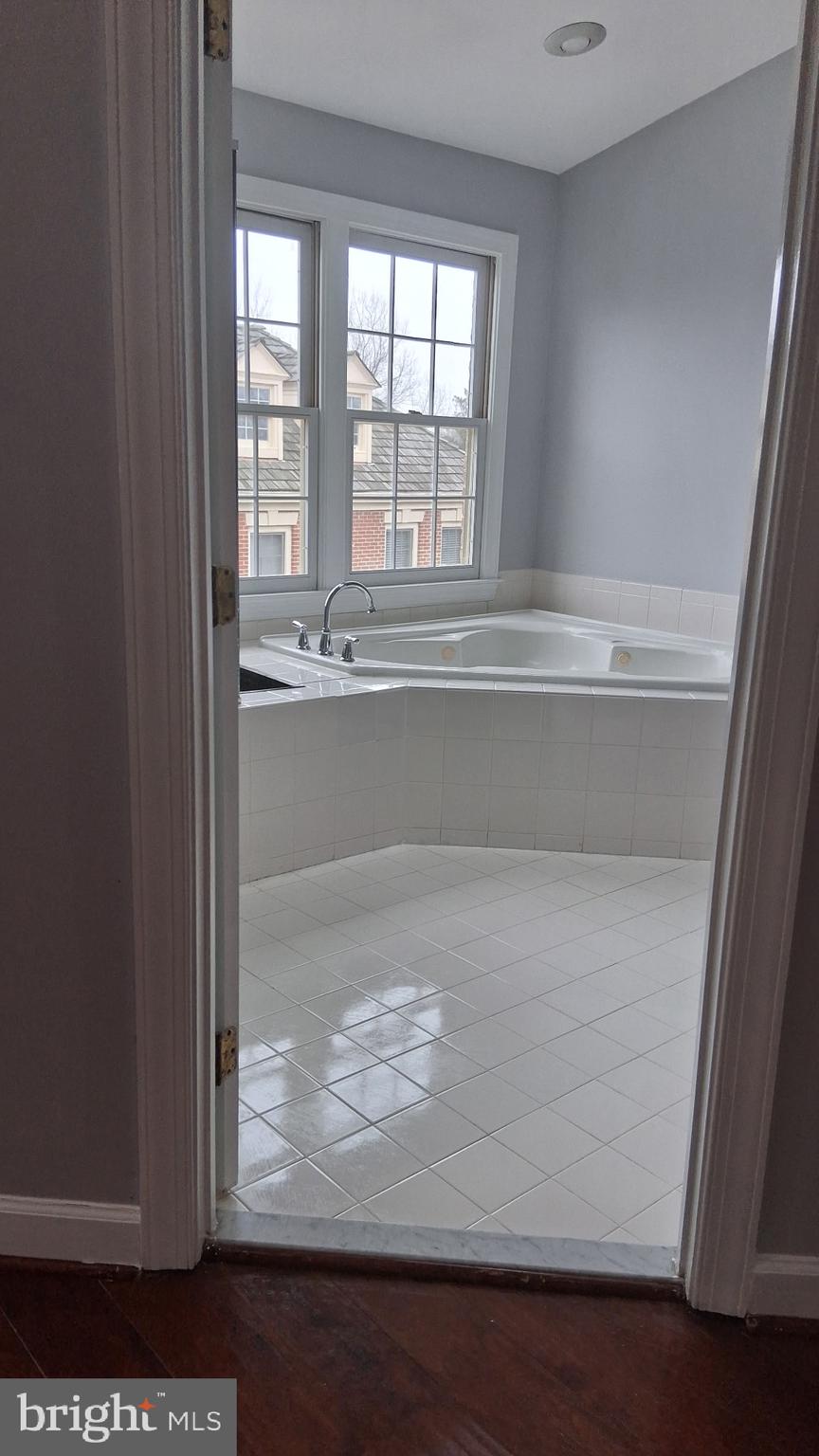 BARCROFT MEWS - Residential