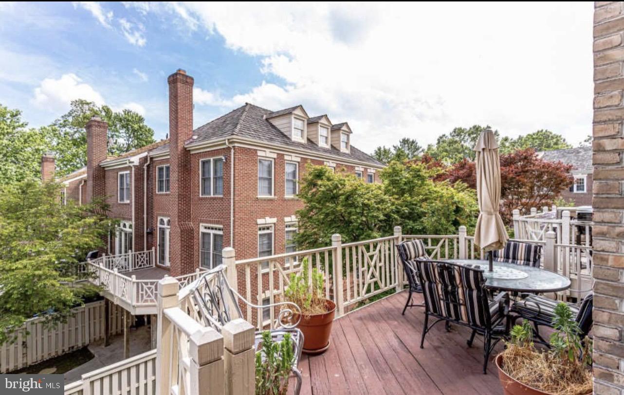 BARCROFT MEWS - Residential