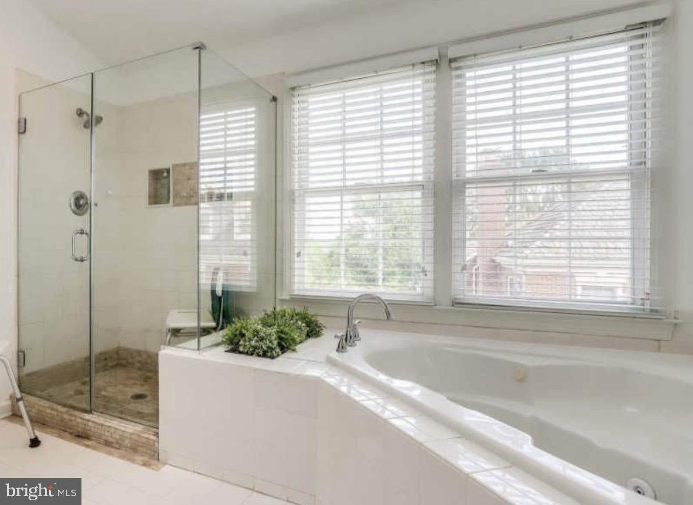 BARCROFT MEWS - Residential