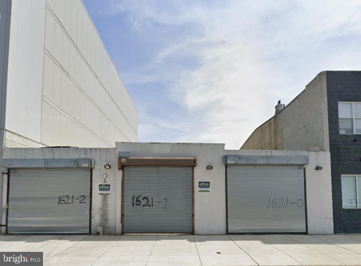 1621 N AMERICAN STREET