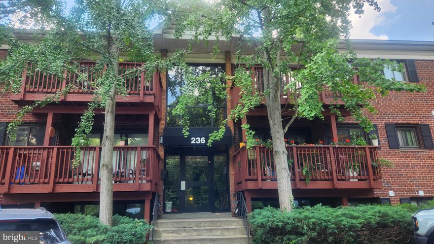 Spacious 2BR unit in tucked away Seminary Walk community close to old town and easy access to I-495. Fresh paint, new carpet, brand new kitchen cabinets and granite countertops. Grow a garden in the sunroom. In-unit laundry. Water, sewer, gas included in rent. Plenty of parking. Pets are case by base with a deposit and move in fee to association applies.