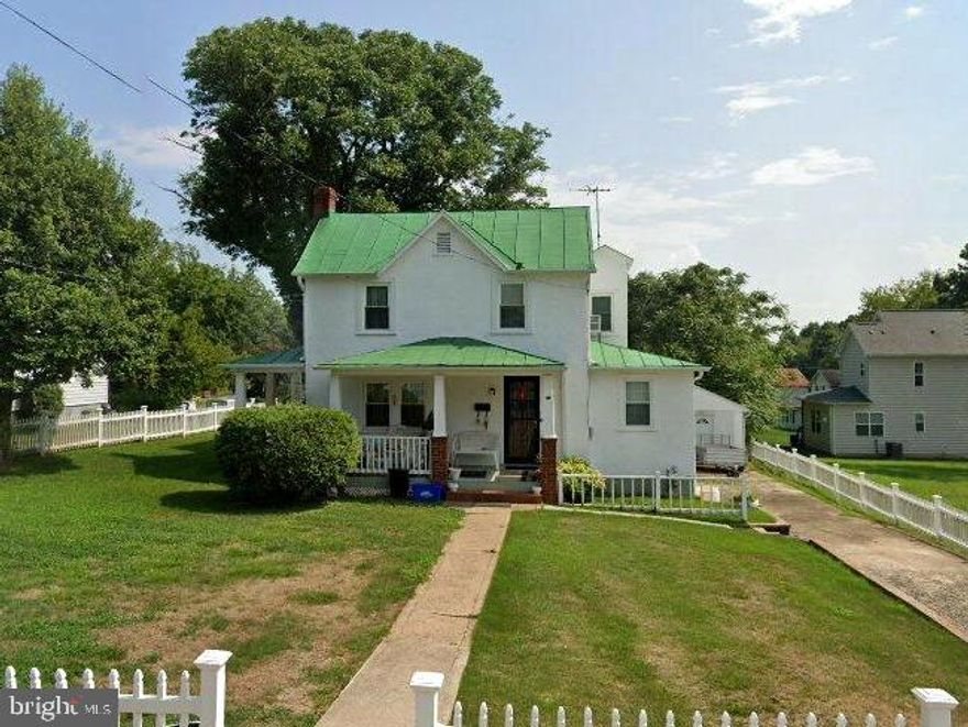 Discover the charm of this quaint Warrenton gem is perfect for first-time buyers, renovators, or anyone eager to craft a truly personalized space. This 5-bedroom, 1.5-bath home, featuring a main-level bedroom currently used as a den, is ideally located just 2 minutes from Historic Warrenton Main Street.
Set on a beautiful and spacious lot, the property includes a fully lit garage and a storage shed ideal for projects, hobbies, or extra storage. The lower level offers a washer, dryer, and ample storage, while convenient off-street parking with both front and rear access ensures easy entry and everyday practicality.
With solid bones and flexible living areas, you can comfortably live in the home while renovating, allowing you to update at your own pace and bring your vision to life.
Whether you're dreaming of a cozy starter home or looking for your next renovation opportunity, this property offers endless potential. Madison Street is ready for your personal touch… don’t miss your chance to make it your own.
Schedule your showing today!
