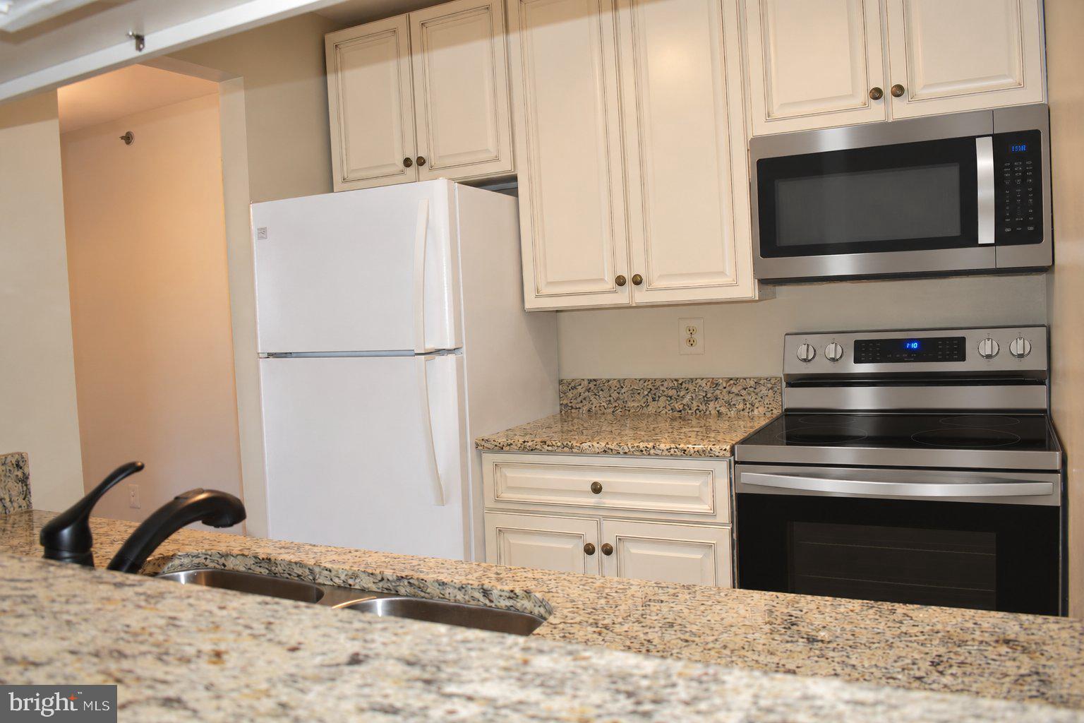 8 BANYAN WOOD COURT 201