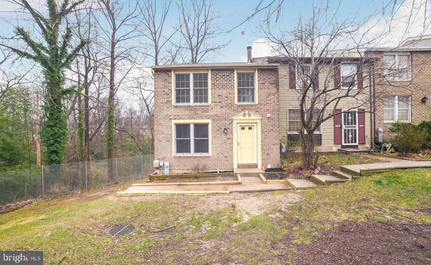 WOODS EDGE TOWNHOME CONDOMINIUMS - Residential