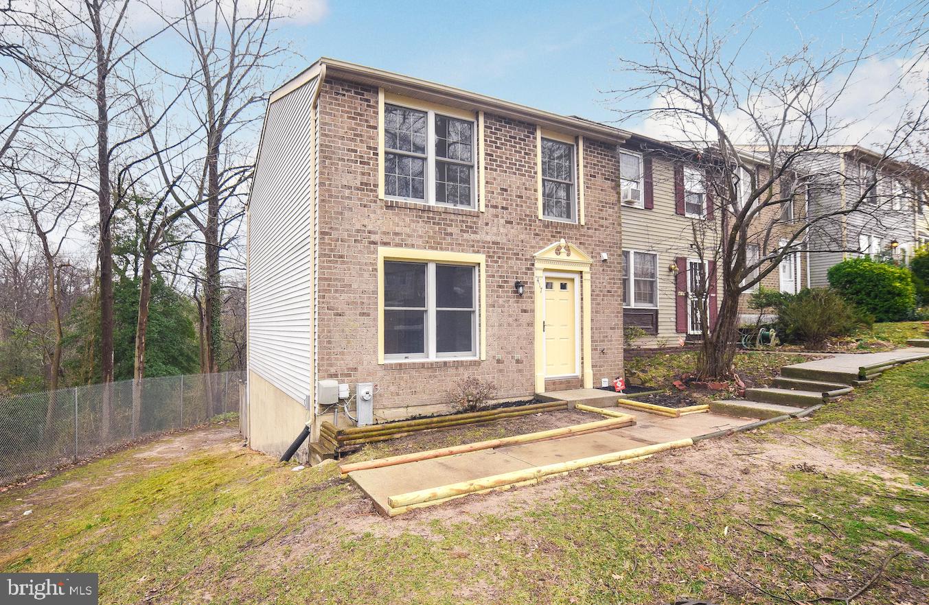 WOODS EDGE TOWNHOME CONDOMINIUMS - Residential