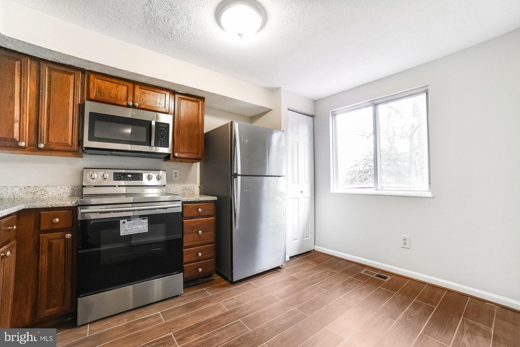 WOODS EDGE TOWNHOME CONDOMINIUMS - Residential