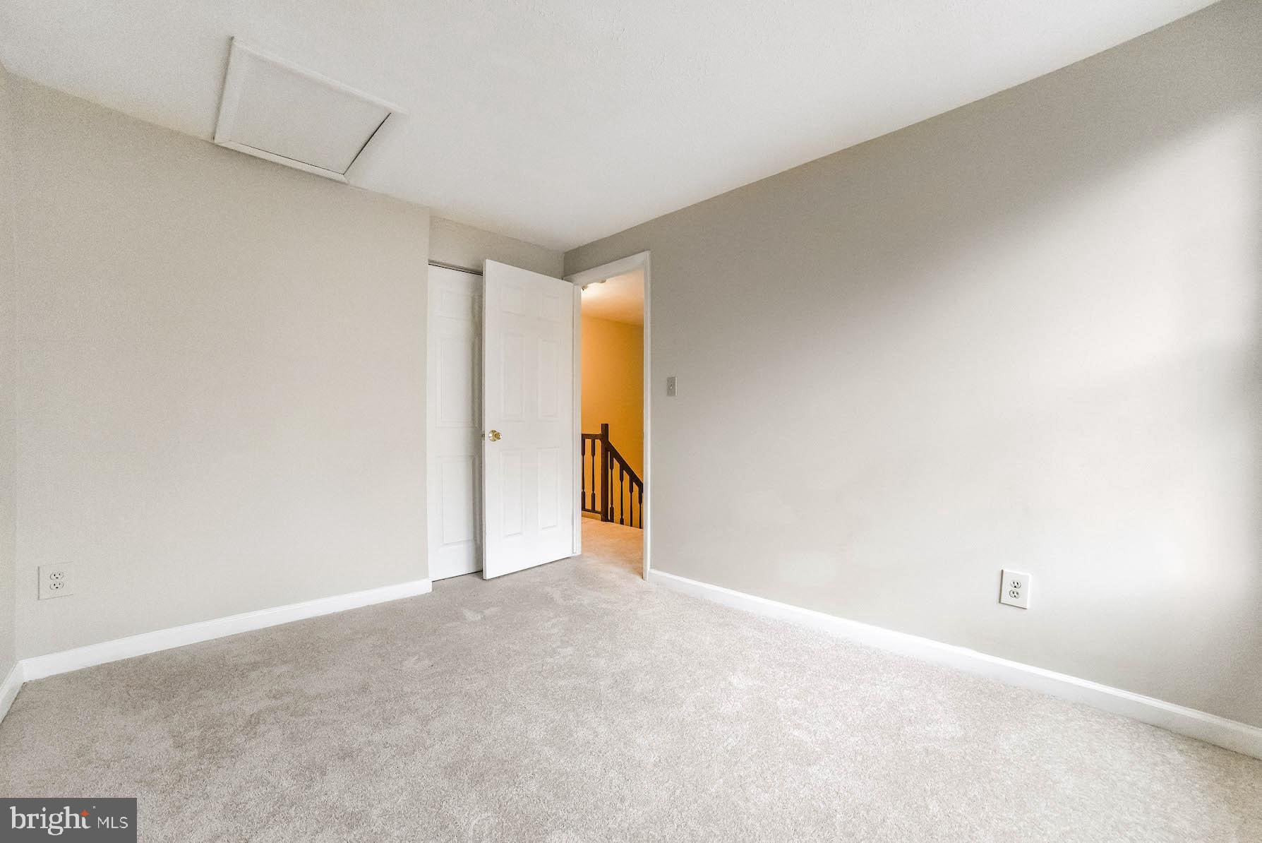 WOODS EDGE TOWNHOME CONDOMINIUMS - Residential