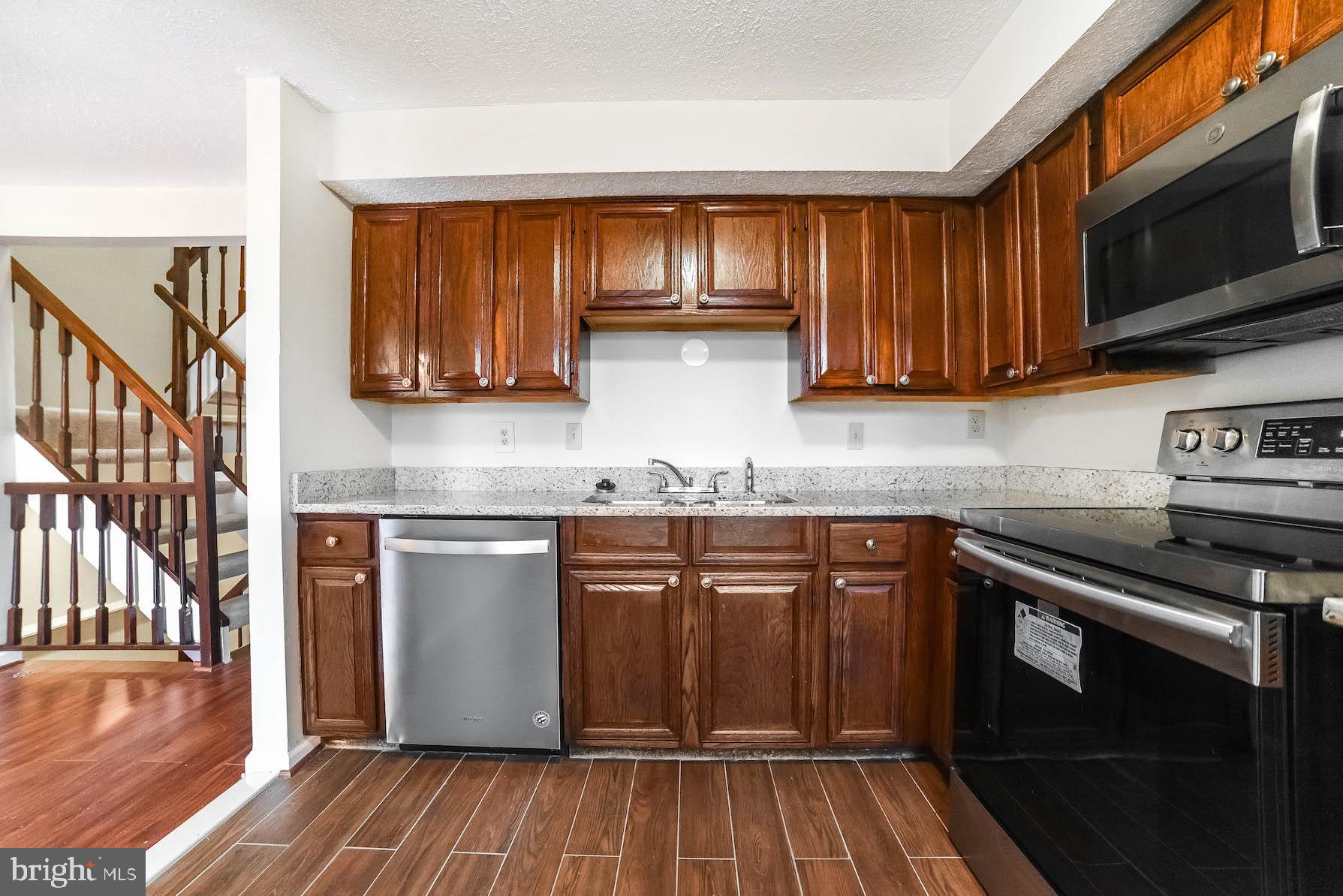 WOODS EDGE TOWNHOME CONDOMINIUMS - Residential