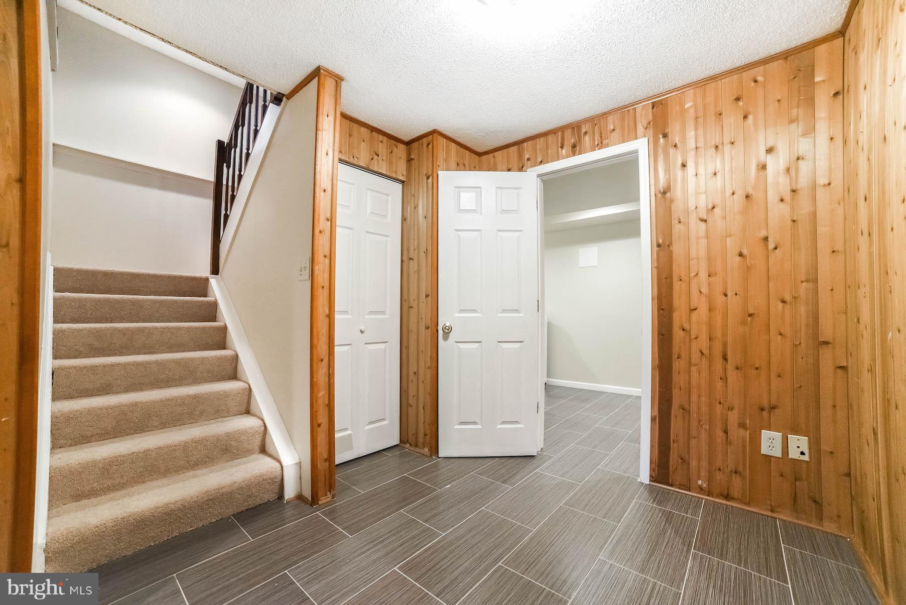 WOODS EDGE TOWNHOME CONDOMINIUMS - Residential