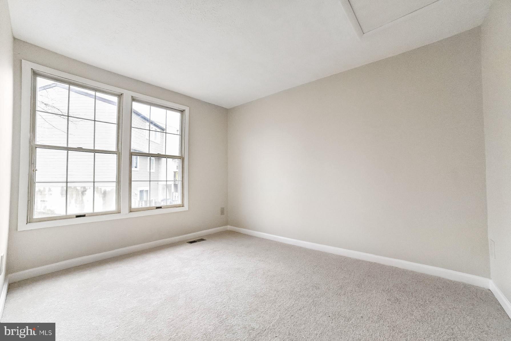 WOODS EDGE TOWNHOME CONDOMINIUMS - Residential