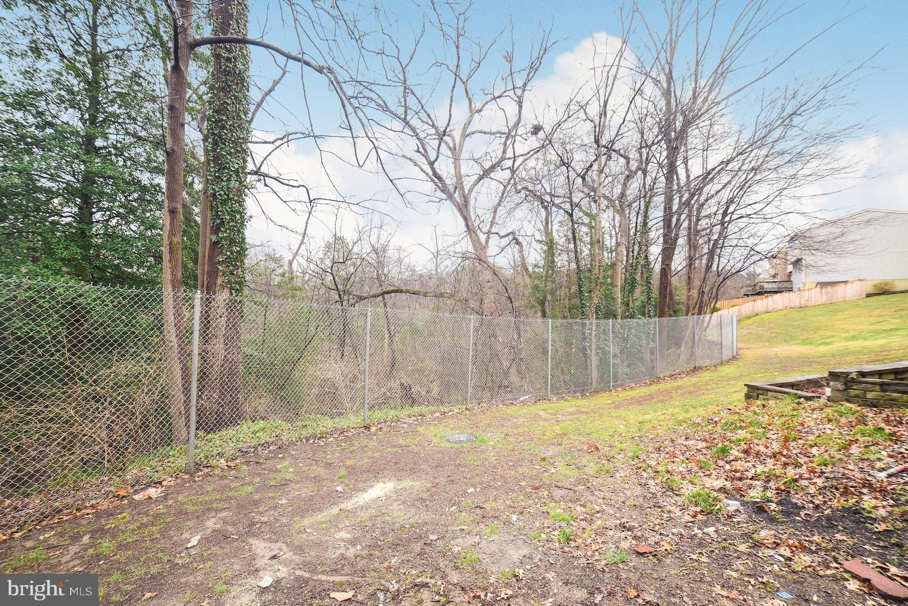 WOODS EDGE TOWNHOME CONDOMINIUMS - Residential