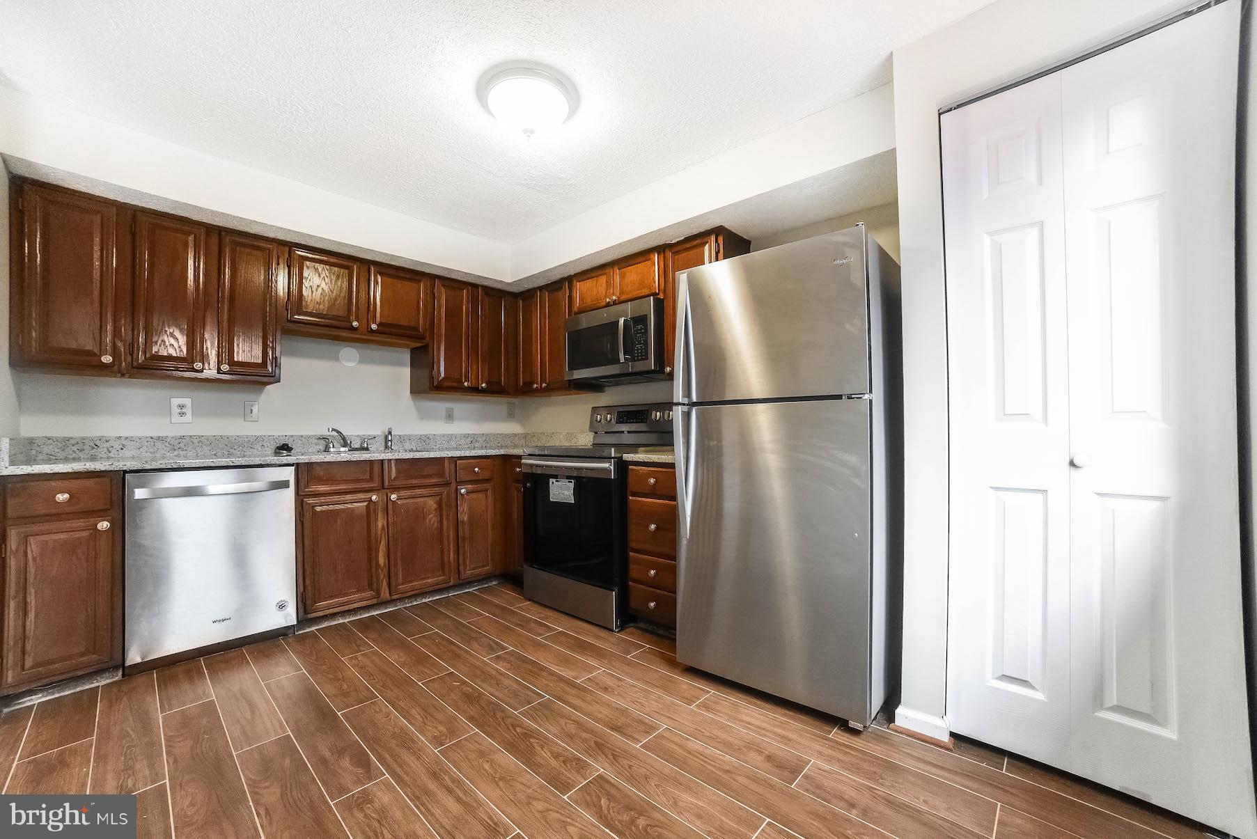 WOODS EDGE TOWNHOME CONDOMINIUMS - Residential