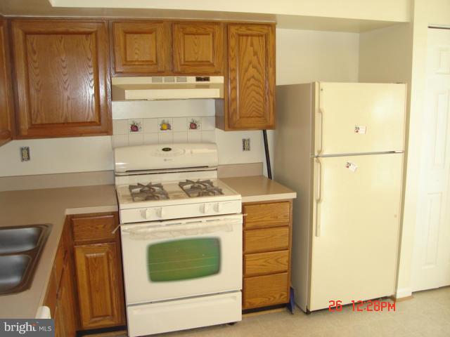 OLD BRIDGE ESTATES - Residential Lease