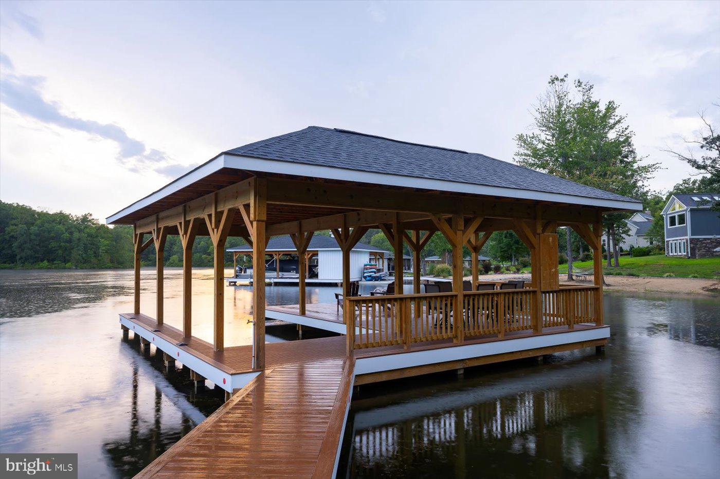 NOAHS LANDING - Residential