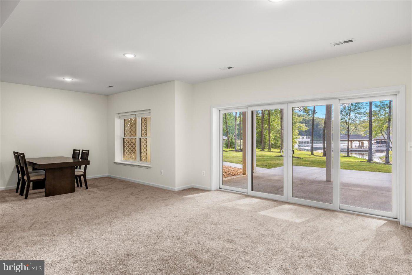 NOAHS LANDING - Residential