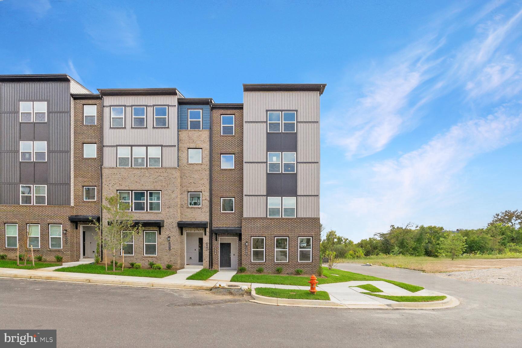 PADDOCK POINTE - Residential