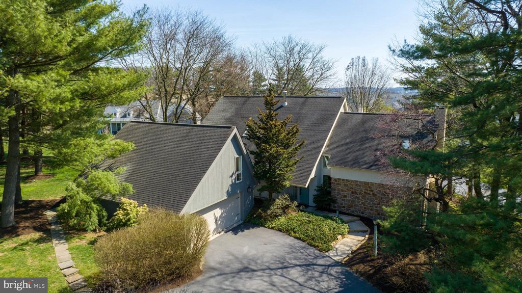 Photo of 10 Springview Drive, Lititz, PA 17543 (MLS # PALA2031356)