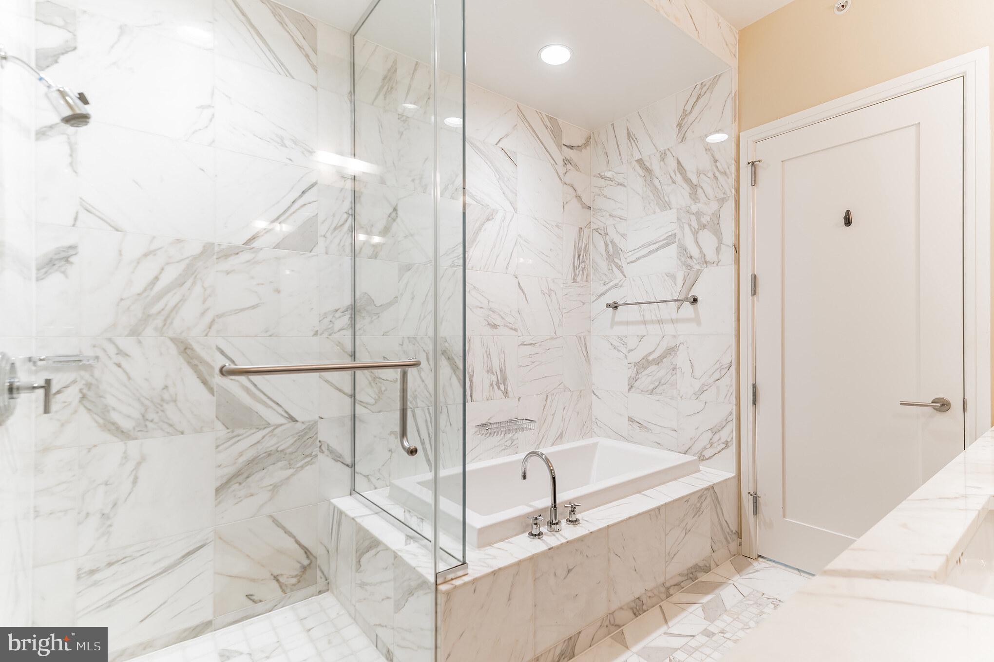 AVENUE OF THE ARTS - Residential