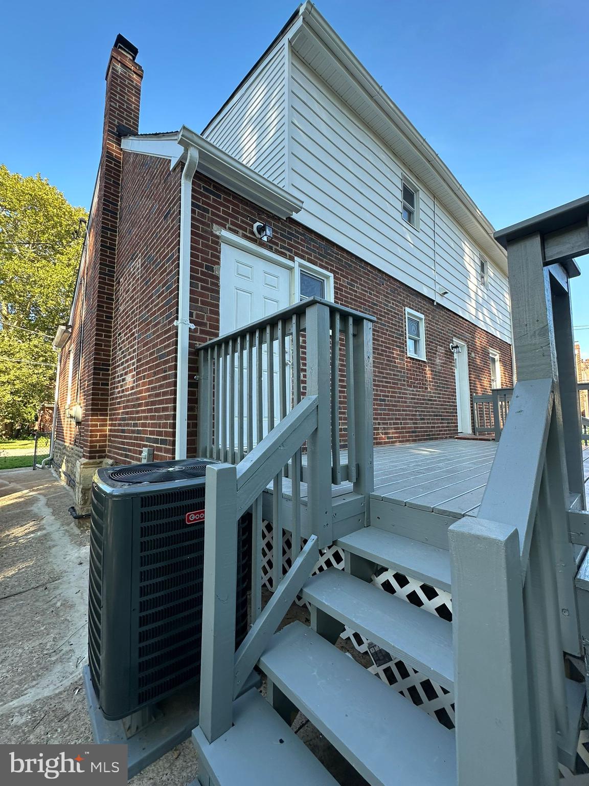 Renovated second floor apartment in Desirable Fox Chase section of philadelphia. Freshly painted with refinished hardwood floors thought-out. New kitchen with stainless steel appliances and granite countertops. Washer and dryer included. Central air.