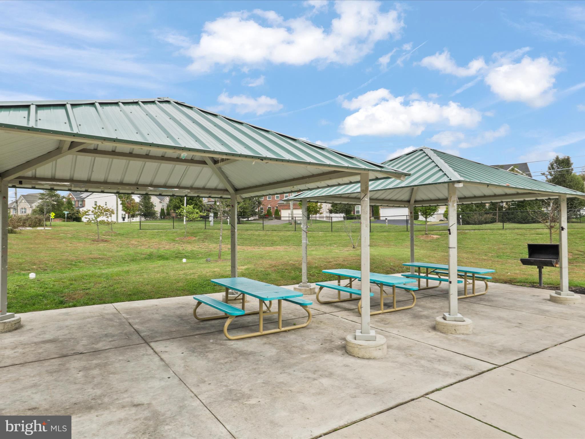 THE PARK AT ADDISON METRO - Residential