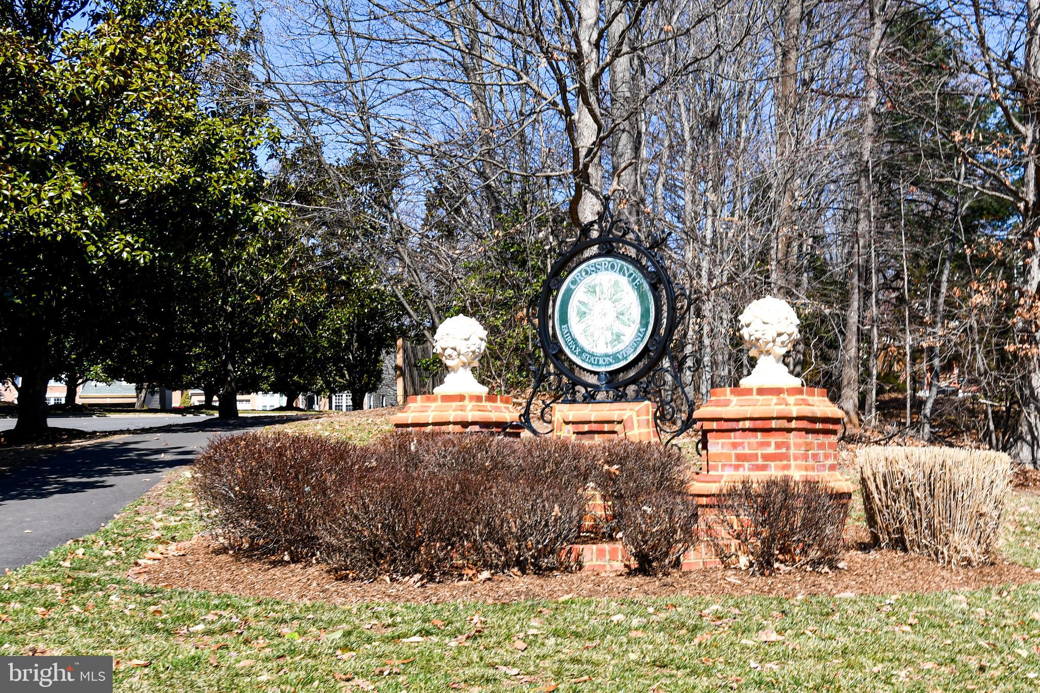 CROSSPOINTE - Residential