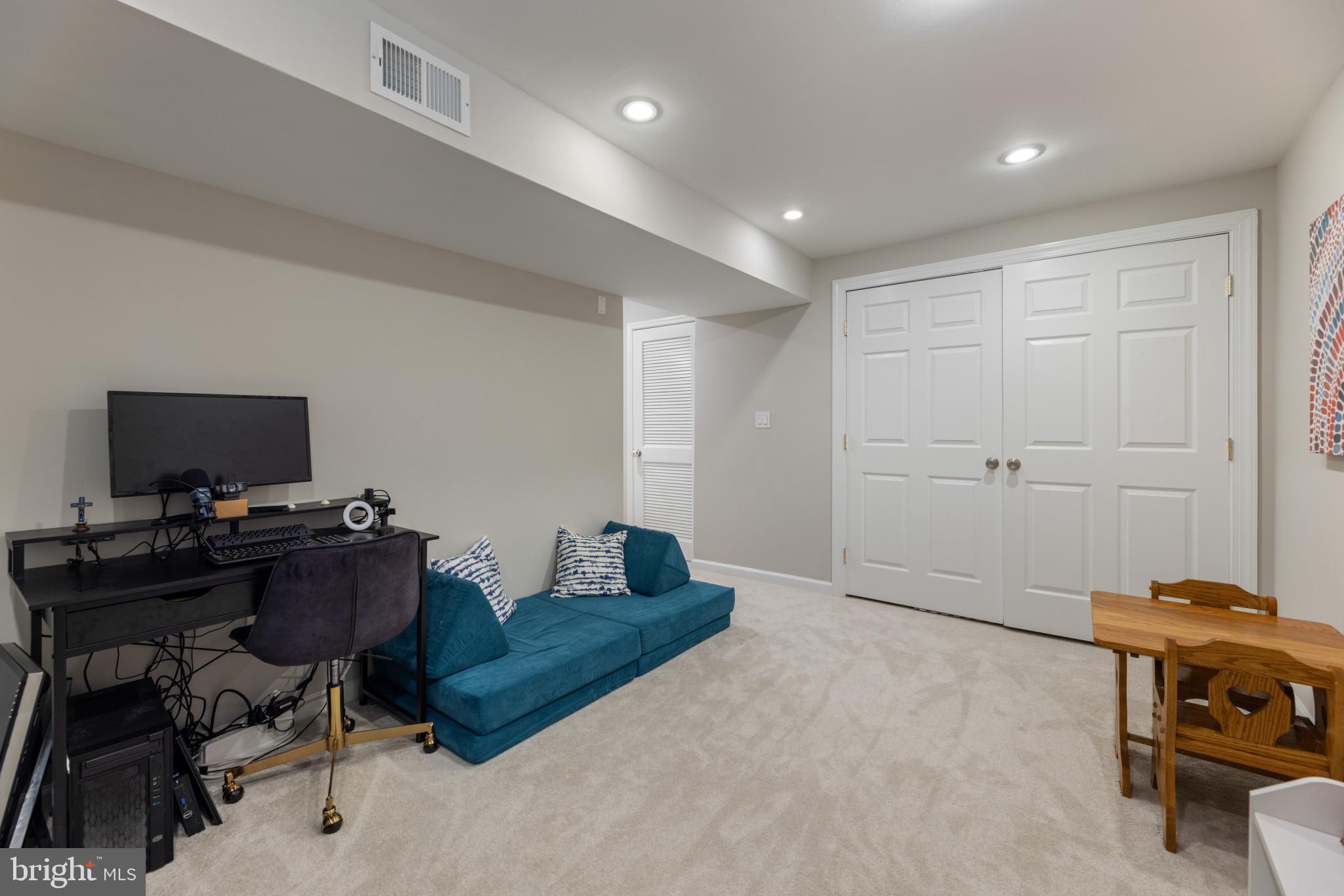 BELMONT STATION - Residential