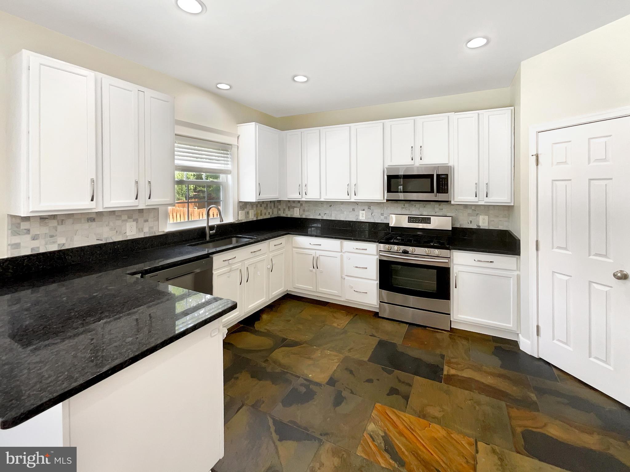 WAYSIDE VILLAGE - Residential