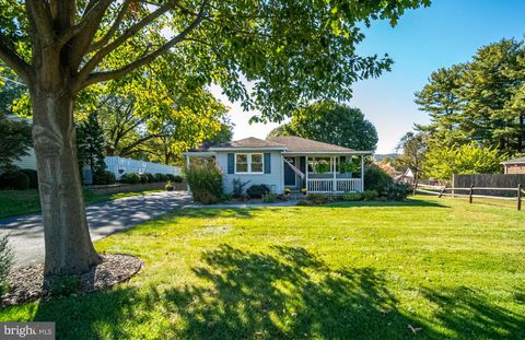 40 E COLLEGE AVENUE WERNERSVILLE PA 19565