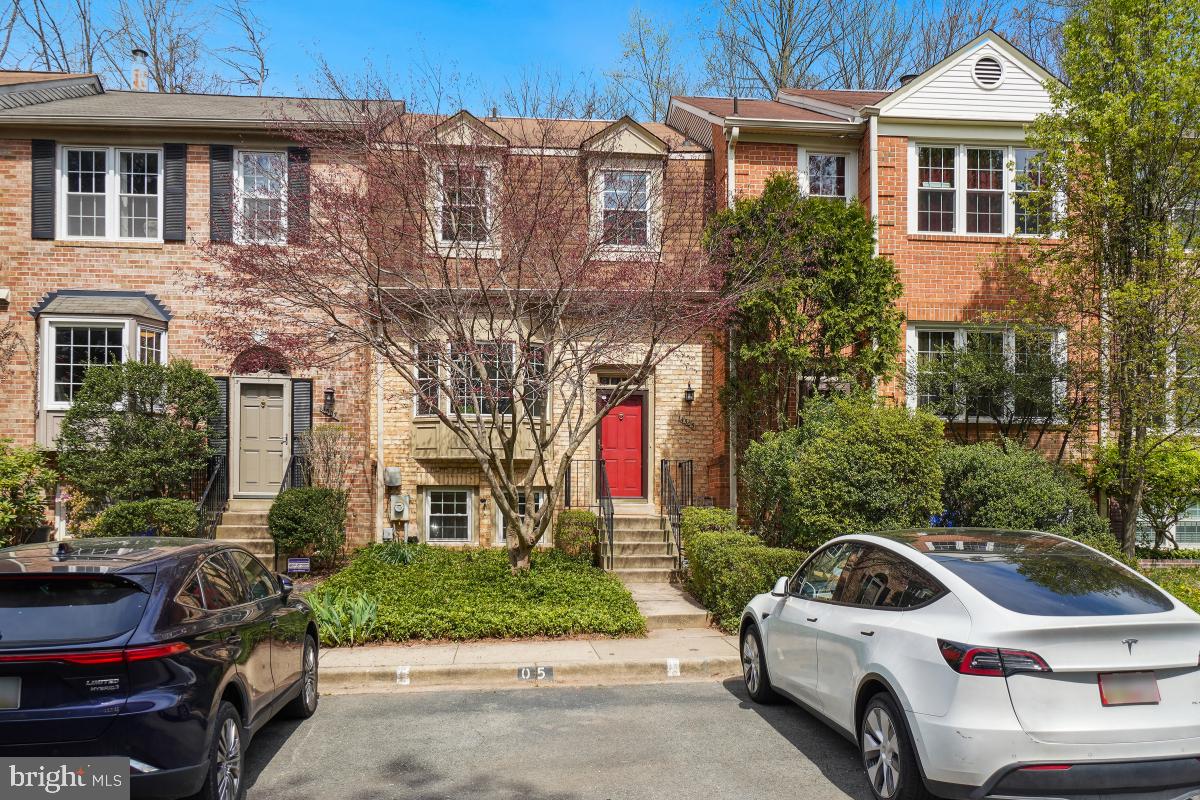 ROCK CREEK MANOR - Residential