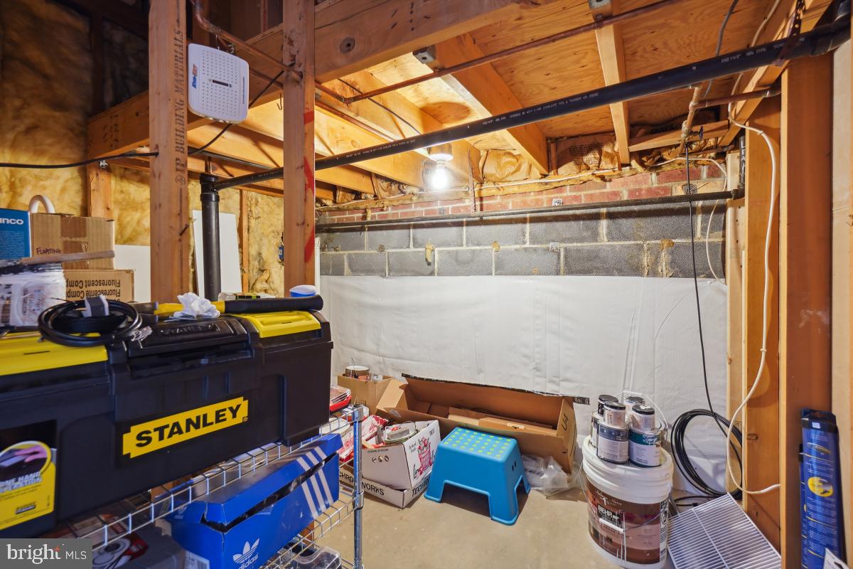 ROCK CREEK MANOR - Residential