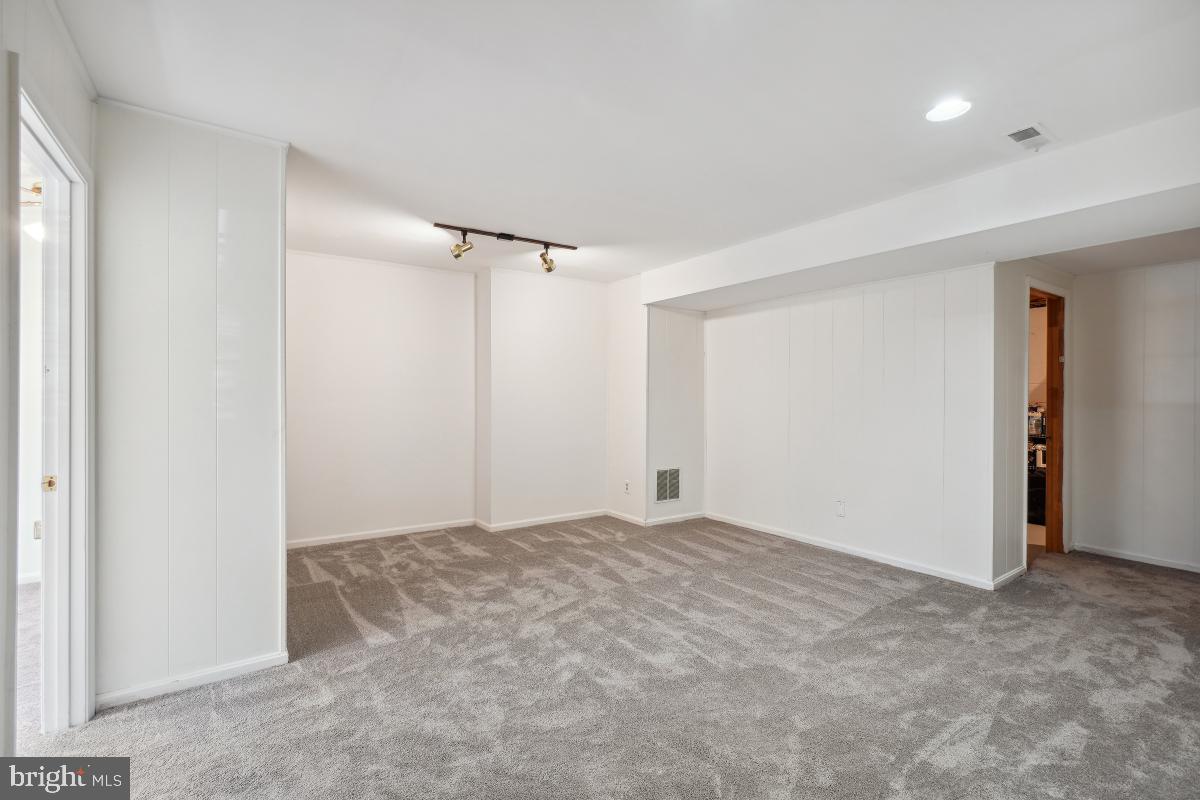 ROCK CREEK MANOR - Residential