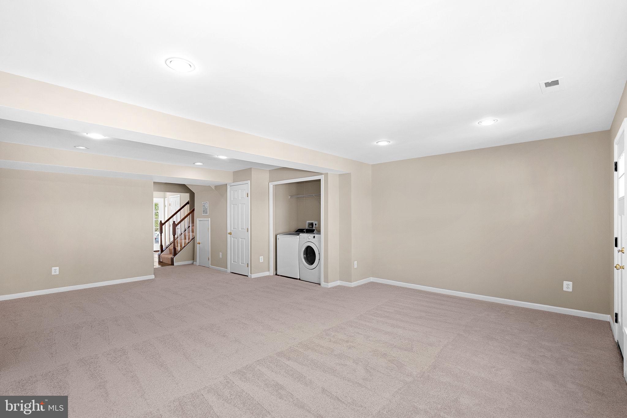 LAKELAND PLACE - Residential
