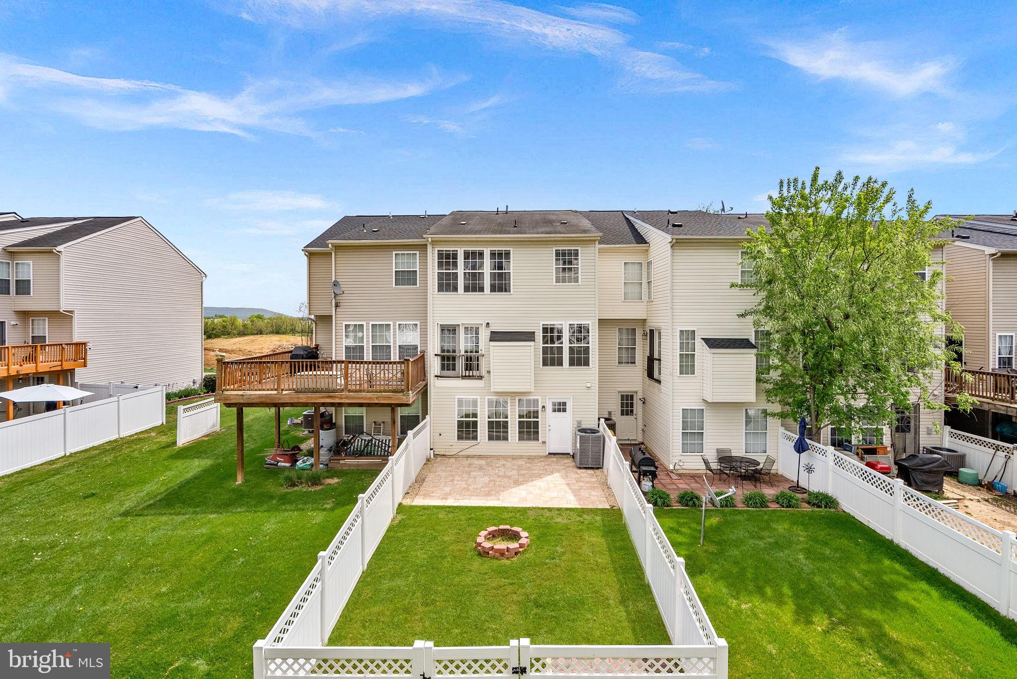 LAKELAND PLACE - Residential