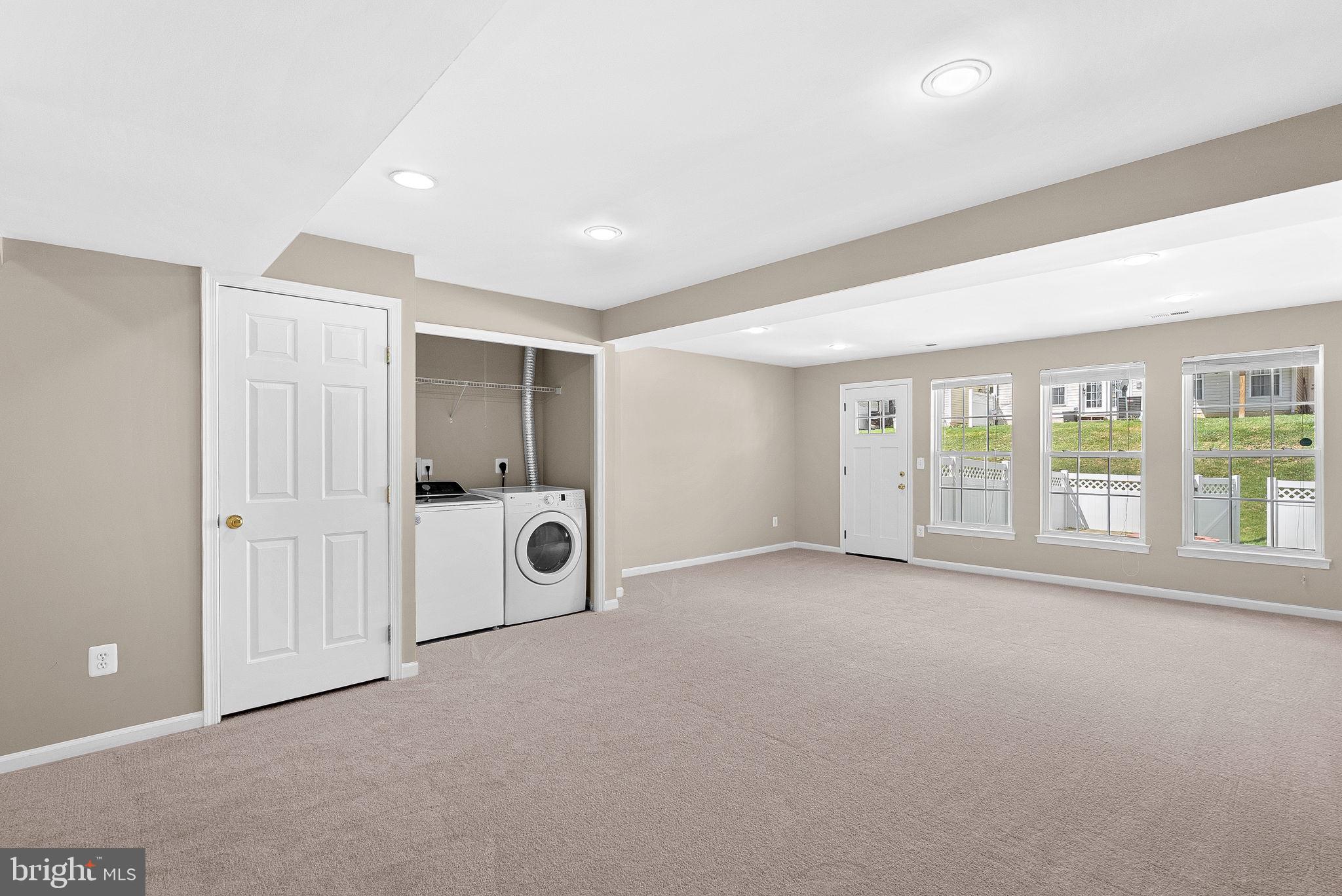 LAKELAND PLACE - Residential