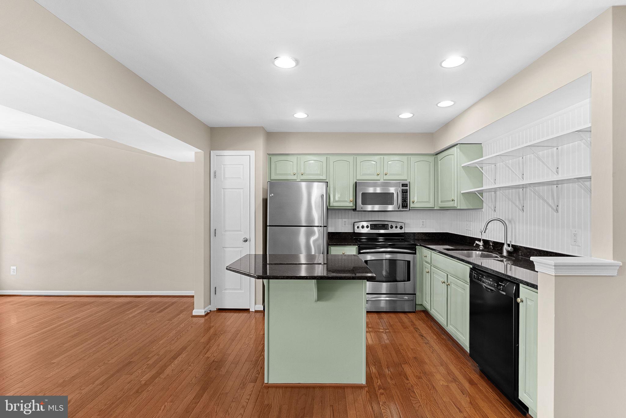 LAKELAND PLACE - Residential