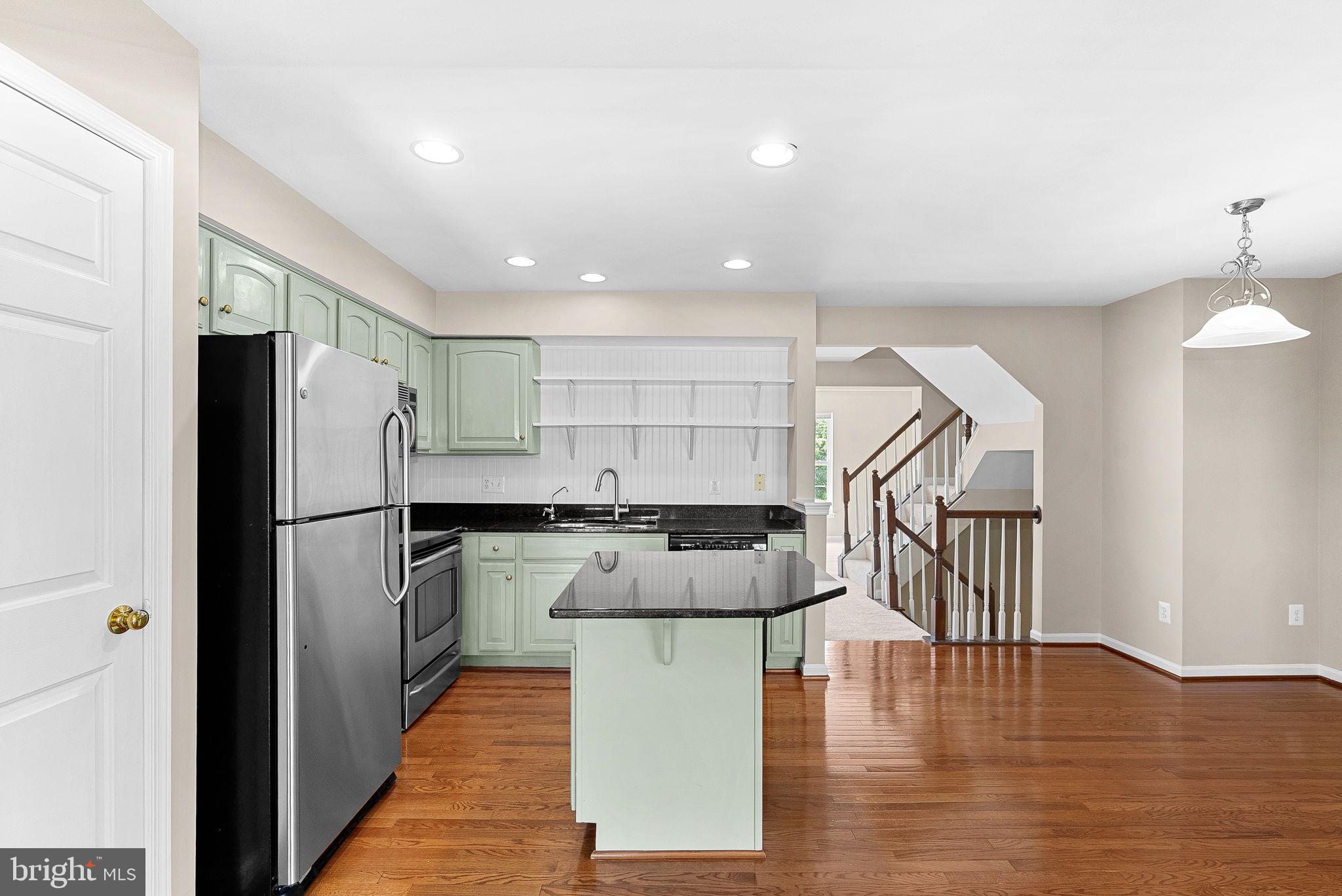 LAKELAND PLACE - Residential