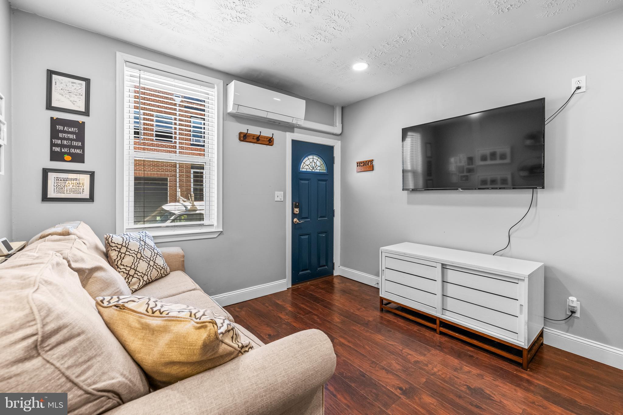LOCUST POINT - Residential