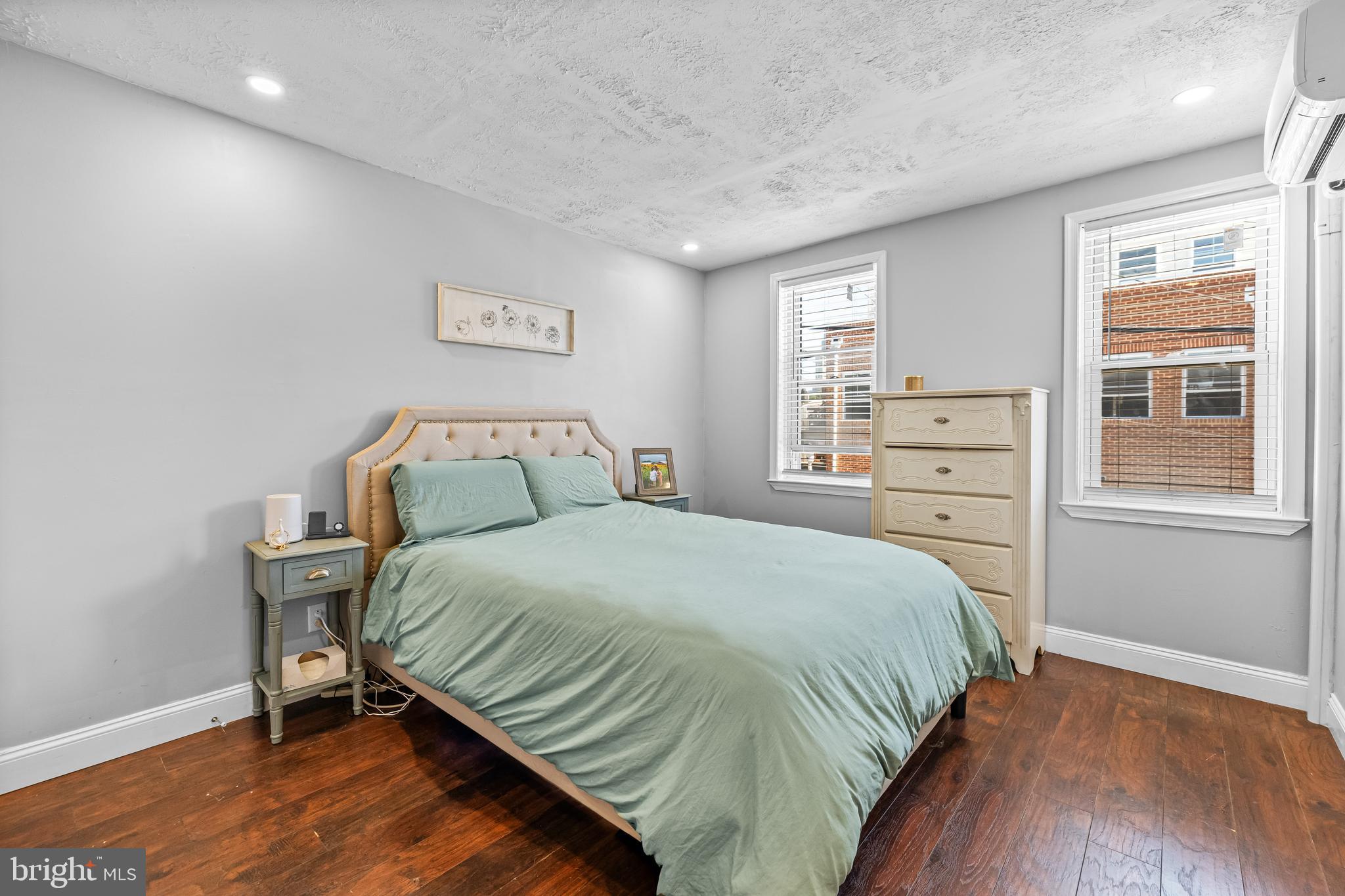 LOCUST POINT - Residential
