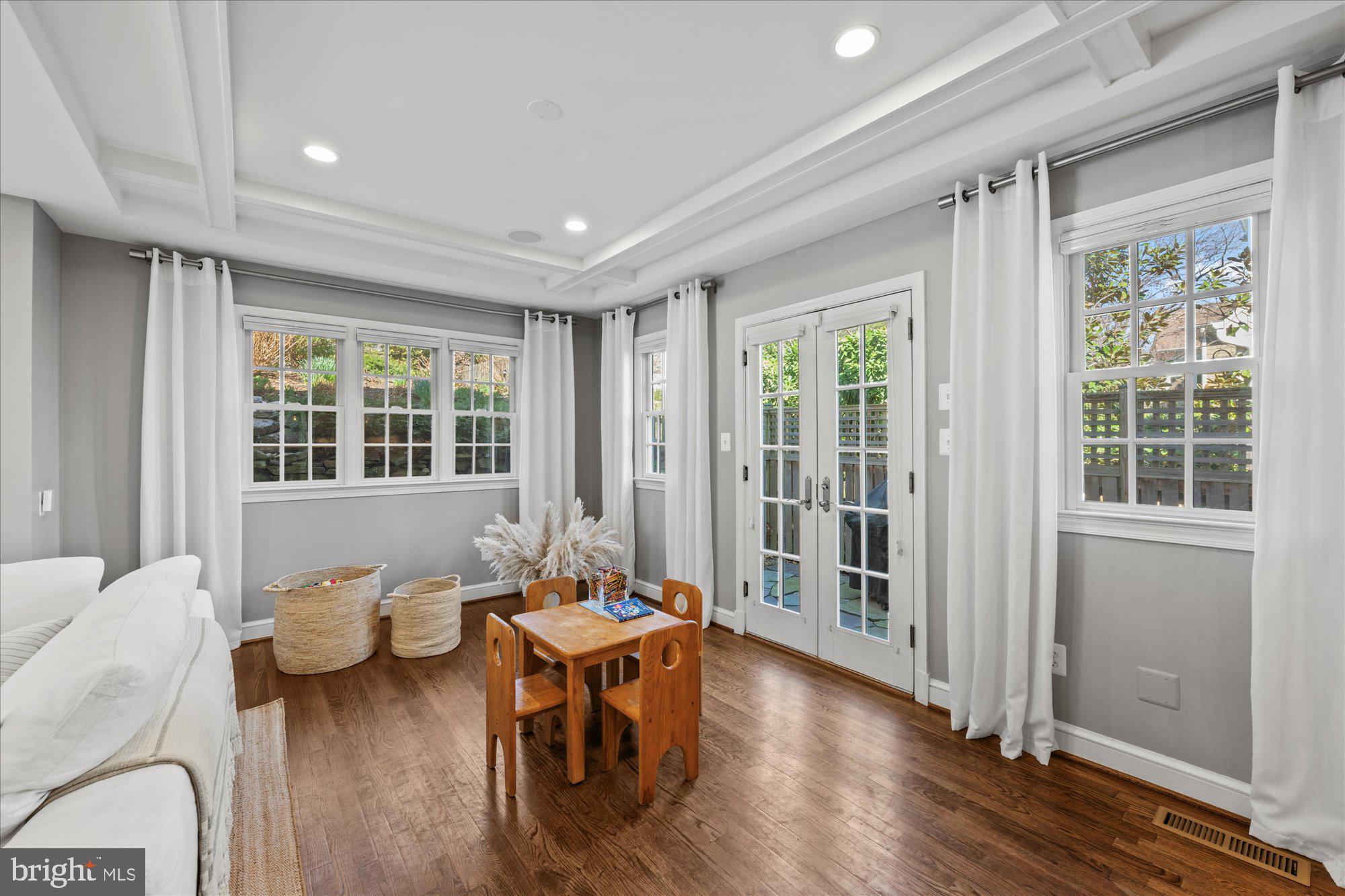 CRYSTAL SPRING KNOLLS - Residential