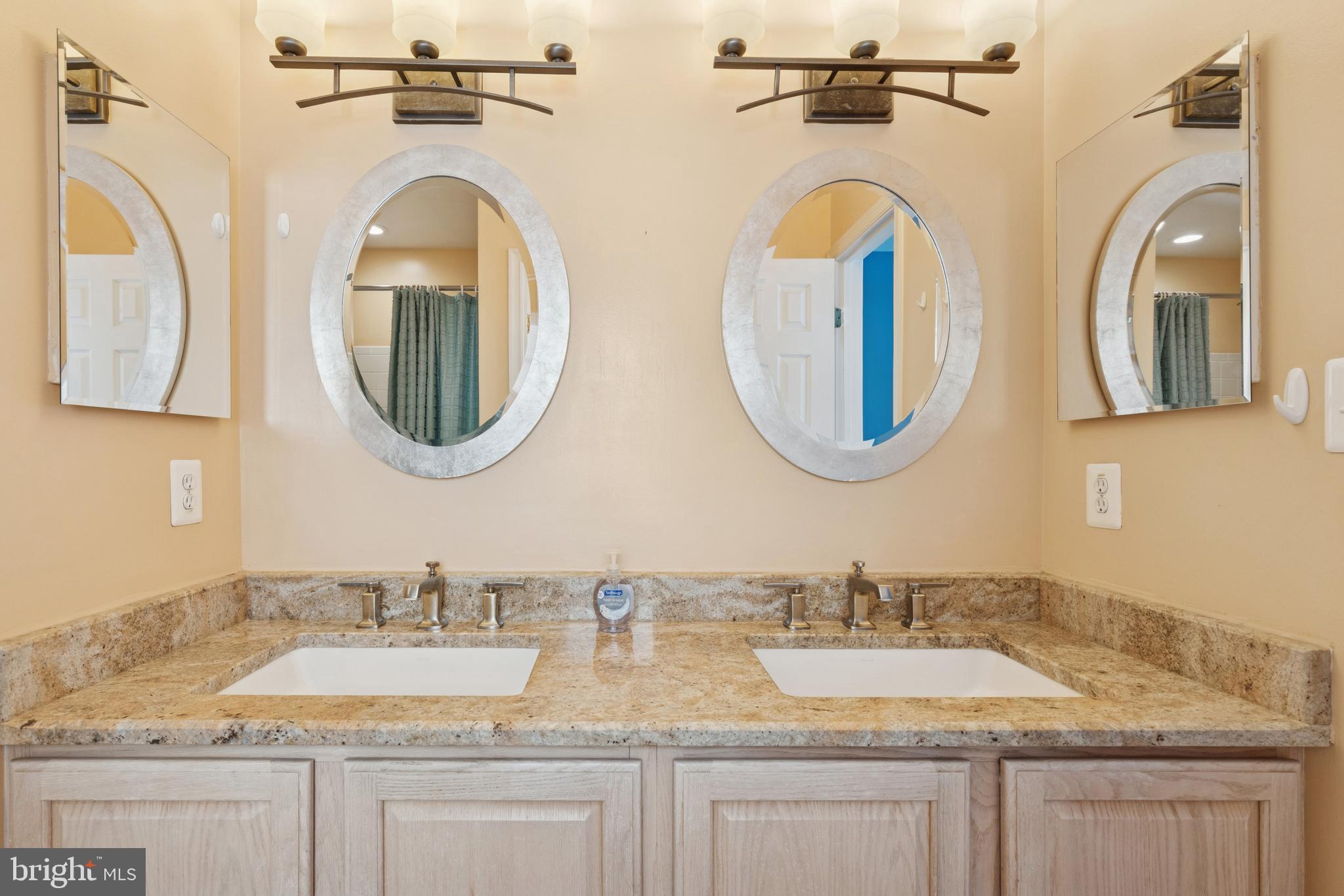 ASHBROOK - Residential