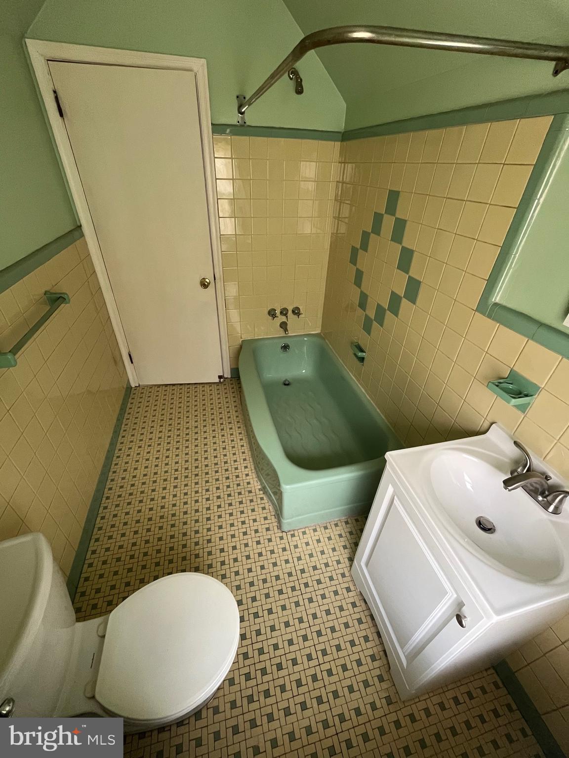 RHAWNHURST - Residential Lease