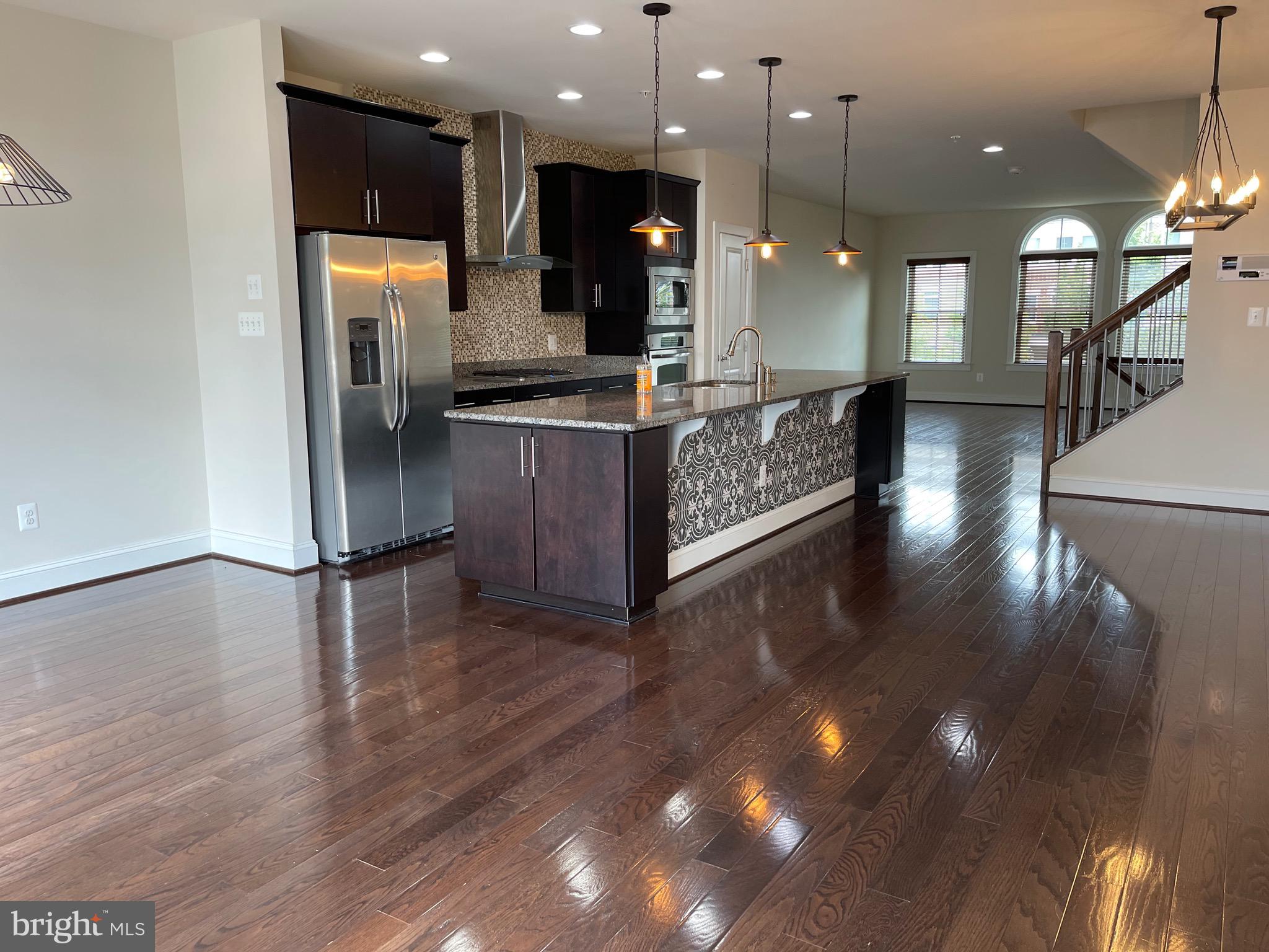 ONE LOUDOUN LAND BAY B - Residential Lease