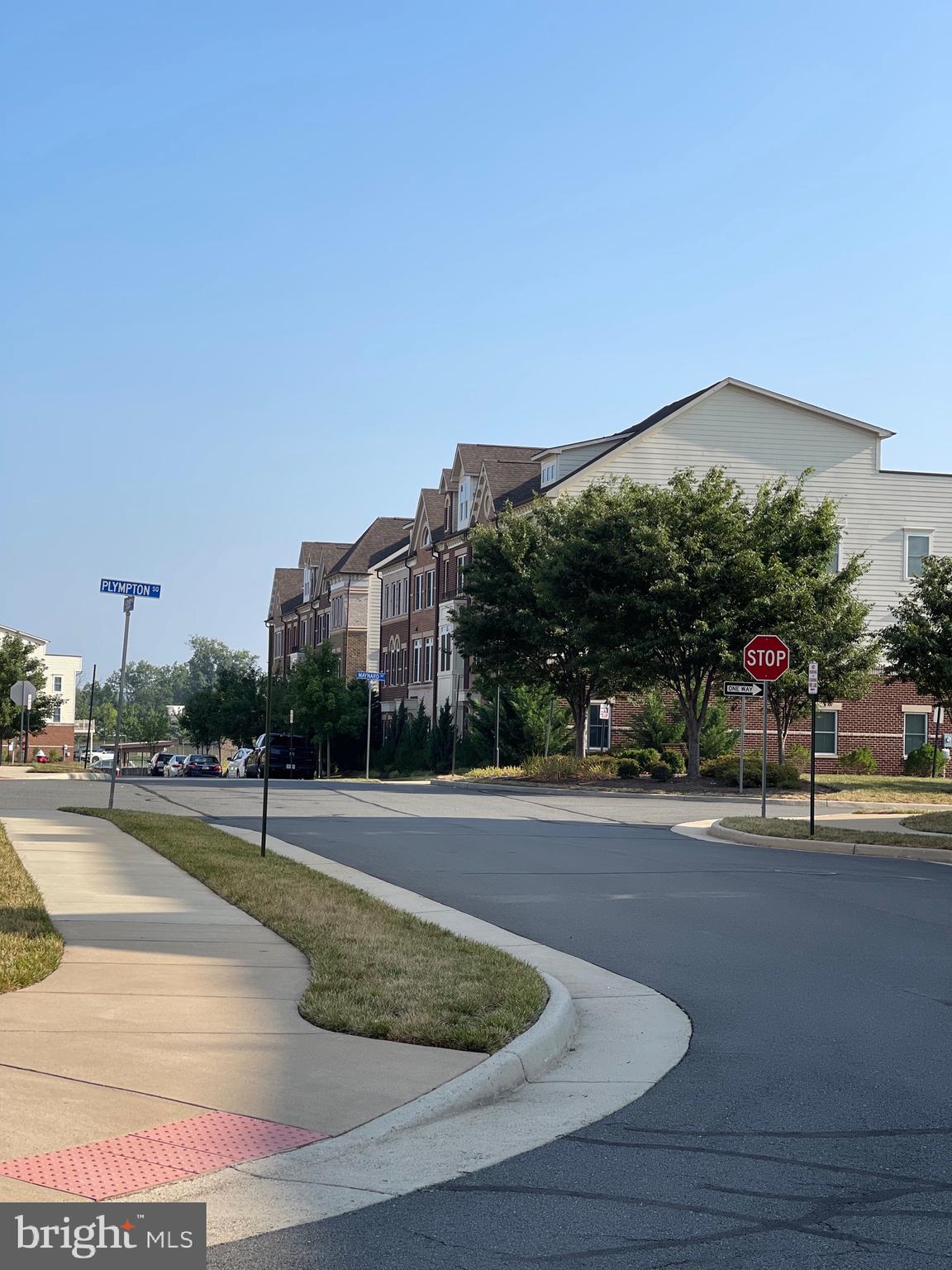 ONE LOUDOUN LAND BAY B - Residential Lease