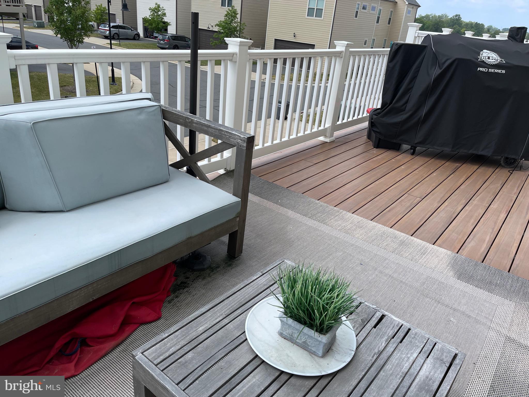 ONE LOUDOUN LAND BAY B - Residential Lease